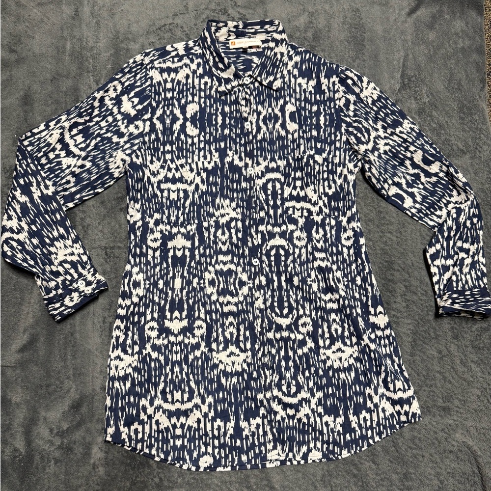Jude Connally Navy and White Abstract Shirt. NEW WITHOUT TAGS.